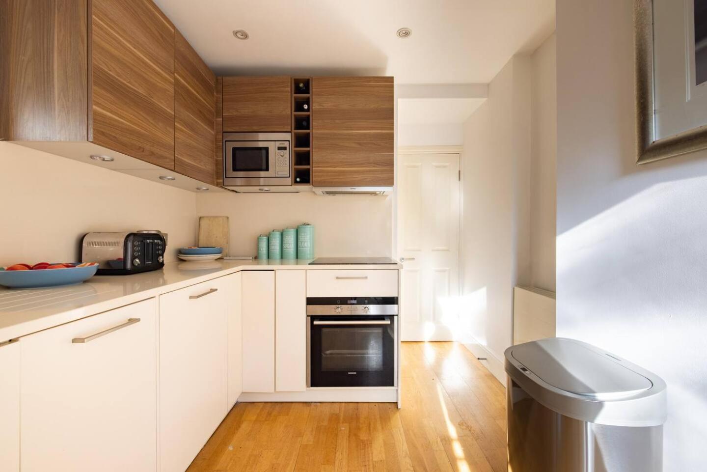 Appartamento Niru Experience Huge Private Terrace Londra Esterno foto
